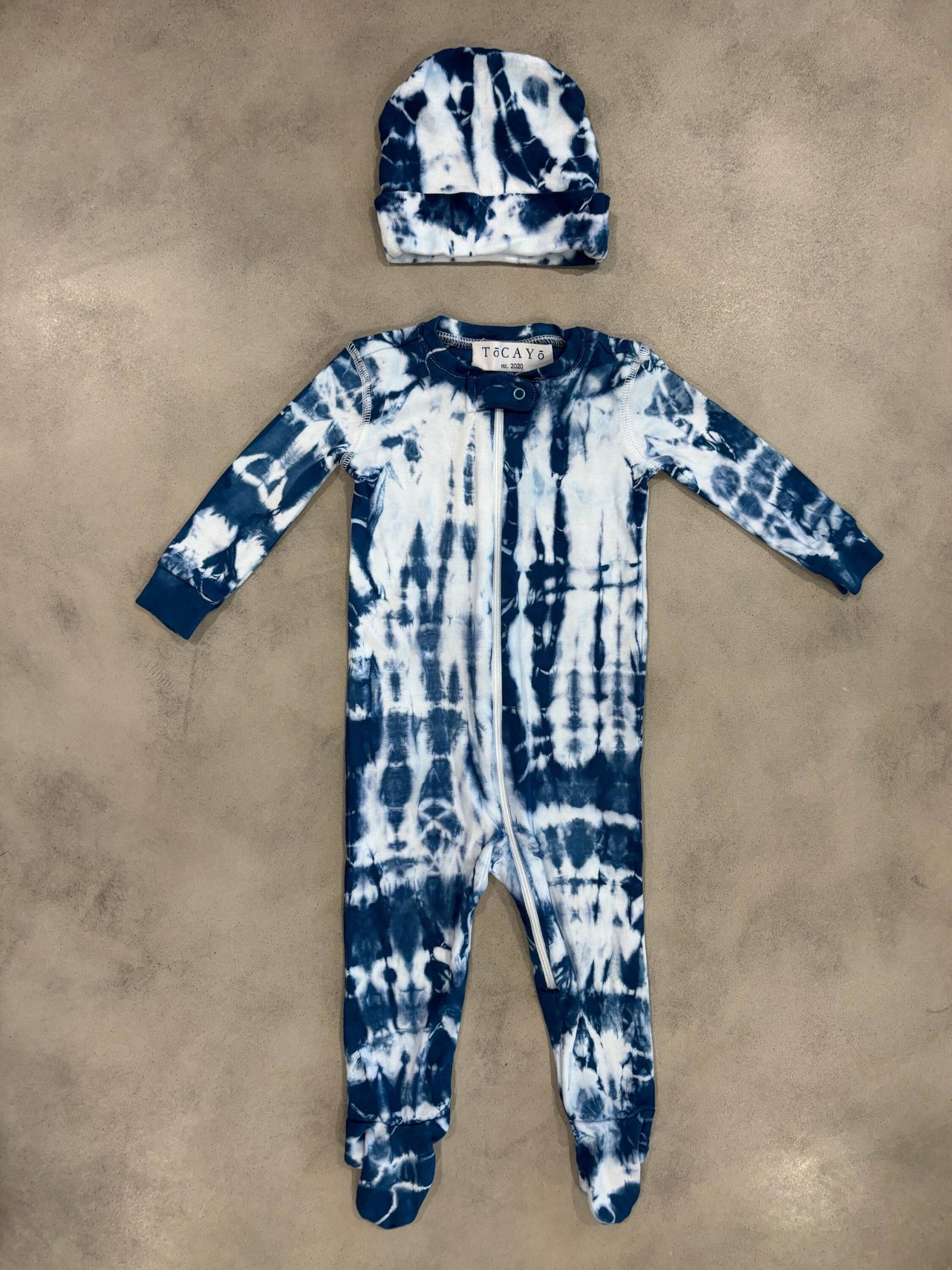 Shibori Footed Romper + Hut | 2 Teiliges Batik Baby Set Für 3 6 9 Monate Tocayo Handgefärbter Langarm-Pyjama Mit Reißverschluss Vorne Union Anzug von ShopTocayo