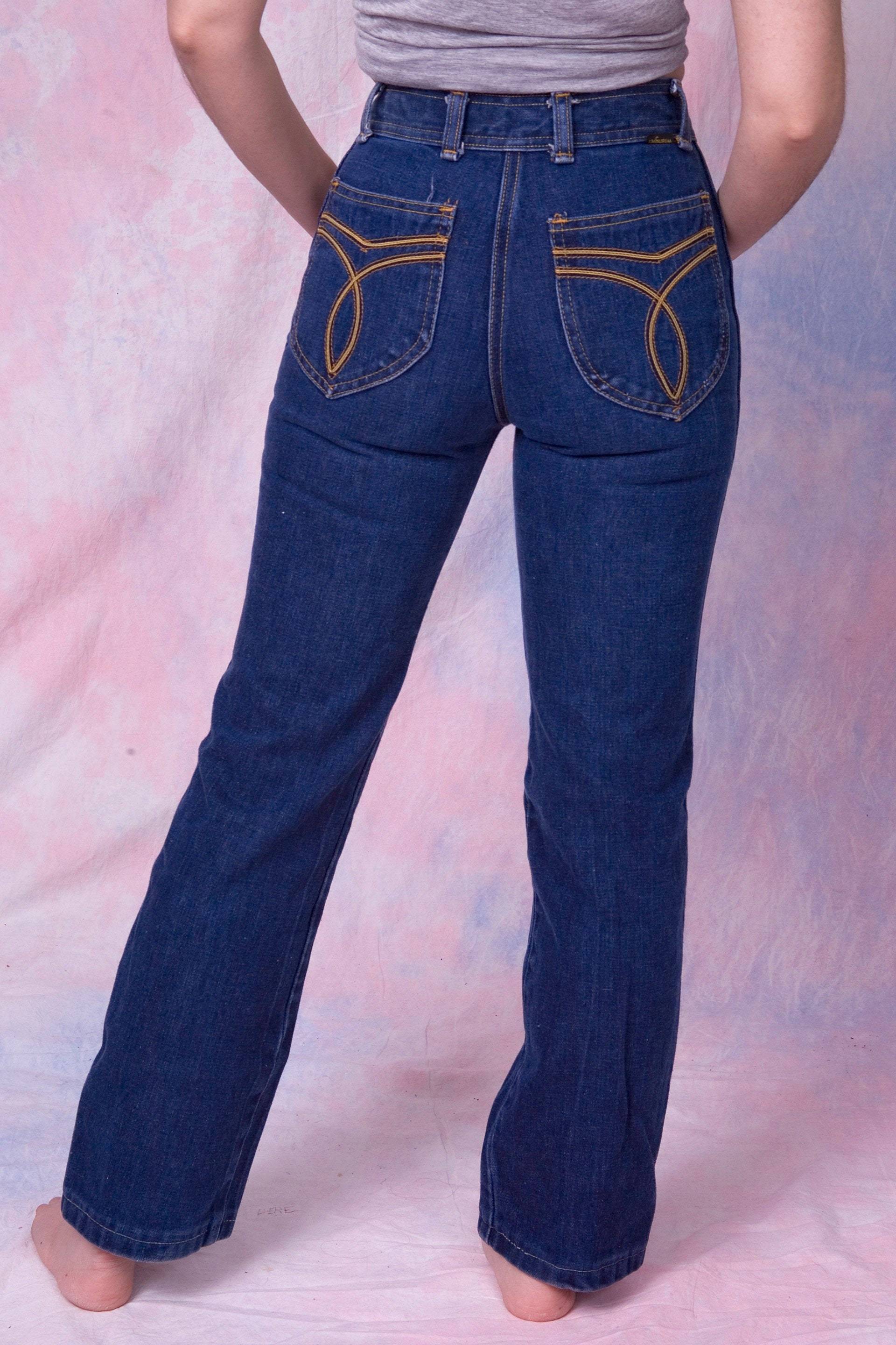 Vintage 1970Er Jahre Hohe Taille Gerades Bein Boho Hippie Snap Wrangler Jeans Größe 25 Vintage 1970Er Jahre Hohe Taille Gerades Bein Boho Hippie Snap Wrangler Jeans Größe 25 von ShopTreasureTrove