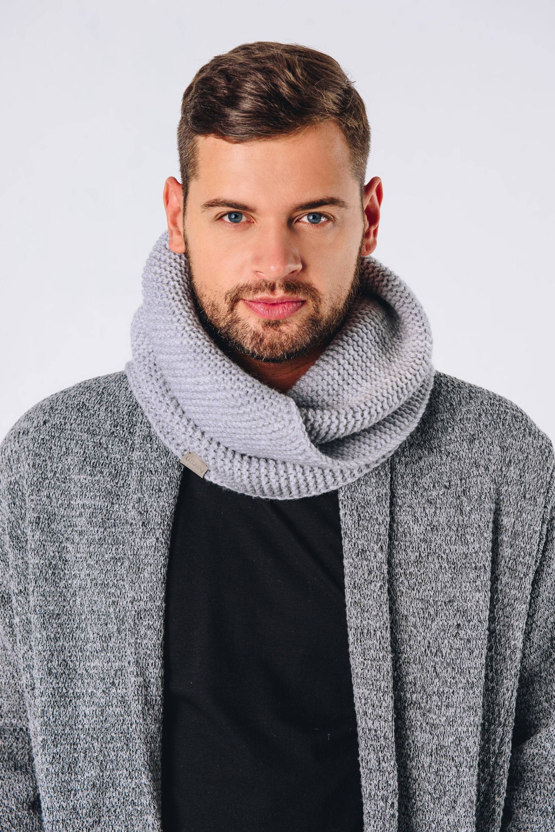 Unendlich Weicher Warmer Winter Schal, Handgefertigter Hellgrauer Strick Loop, Weicher, Leichter, Herbst Halswärmer von ShopWooley