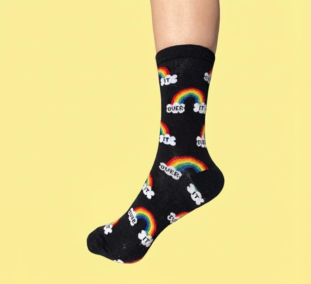 Bunte Regenbogen Socken - Schwarze Unisex Fun Lustige Cloud & Rainbow Design Geschenkidee Für Lgbt+, Pride Festival von ShopofZeeZ