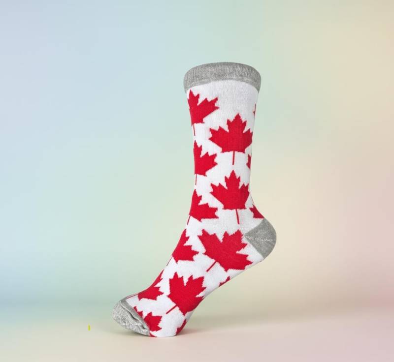 Weiße Socken Mit Blattmuster - Bequeme Und Stilvolle Unisex-Socken von ShopofZeeZ