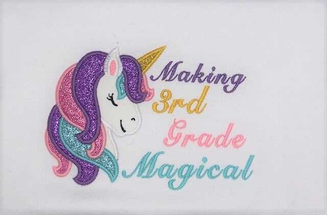 Back To School Einhorn T-Shirt/Making 3rd Grade Zauberhaftes Mädchen Shirt von ShoppeQiCustomDesign