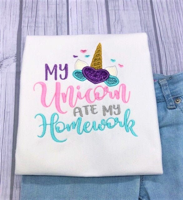 Einhorn T-Shirt | Ate My Homework Back To School T-Shirt/Mädchen Mädchen von ShoppeQiCustomDesign