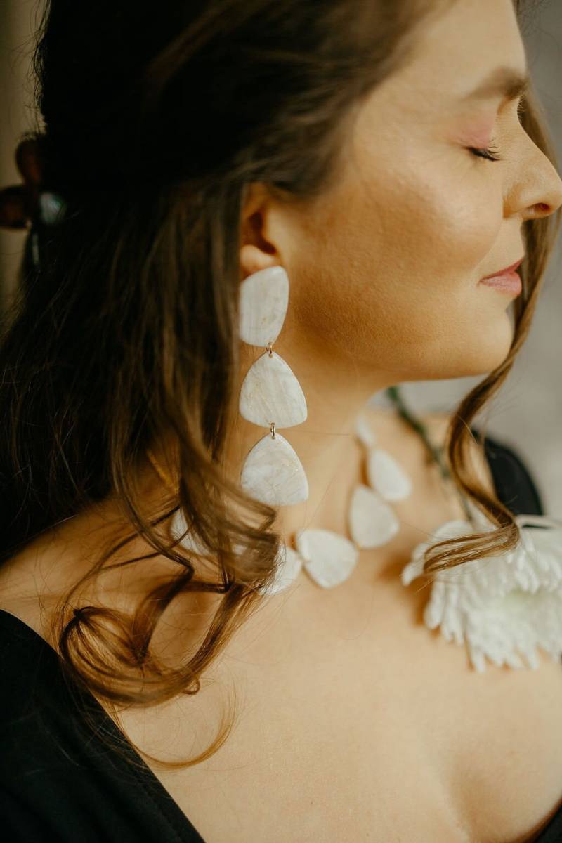 Weiße Verheiratete Ohrringe in Dreiecksform Aus Fimo/Fimo, Accessoire Zum Thema Strandhochzeit Für Frauen, Geschenkohrringe Frauen von ShoppingforHappiness