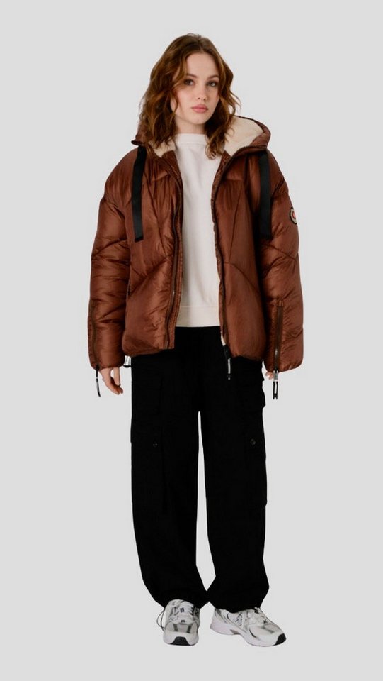 Shorai Steppjacke Oversize Kurzjacke kuschlig weich gefüttert, Reißverschlüsse am Ärmel, gefütterte Kapuze von Shorai