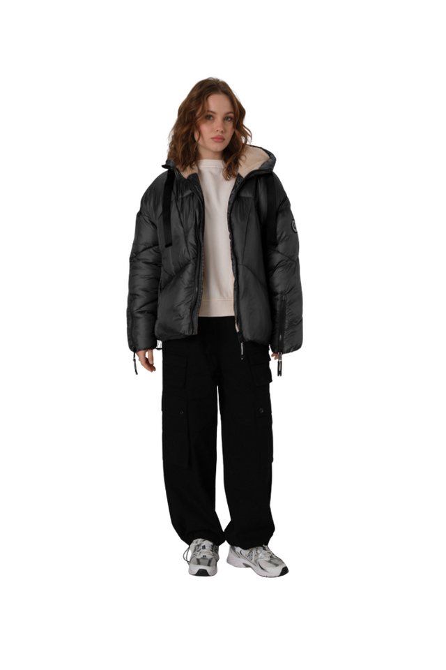 Shorai Steppjacke Oversize Kurzjacke kuschlig weich gefüttert, Reißverschlüsse am Ärmel, gefütterte Kapuze von Shorai