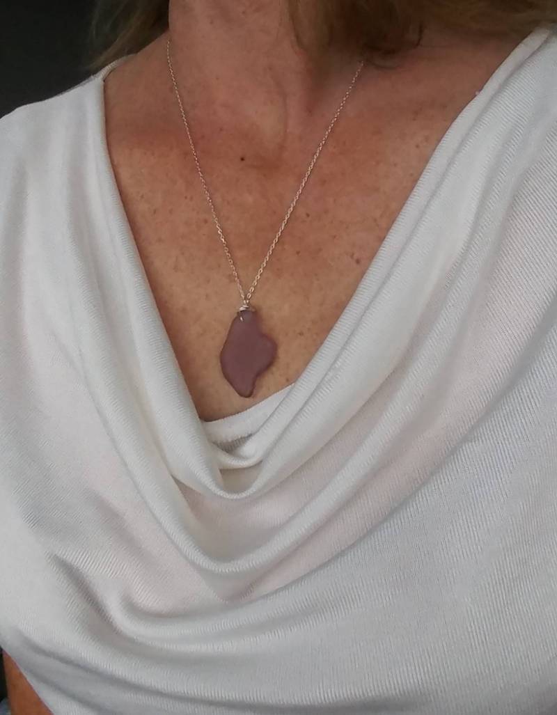 Atemberaubende Lavendel Rosa Echte Strandglas Seeglas Sterling Silber Draht Gewickelt Anhänger Halskette von ShorelineSecrets