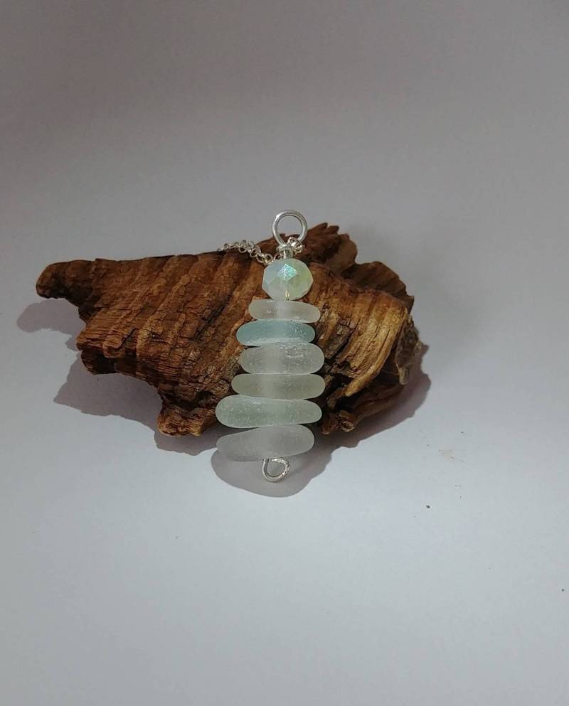 Gefrosteter Echter Strandglas-Seeglas-Anhänger Mit Facettenreicher Glasperle An Einer Sterlingsilber-Halskette Gefrosteter Echter Strandglas-Seeglas-Anhänger Mit Facettenreicher Glasperle An Einer Sterlingsilber-Halskette von ShorelineSecrets