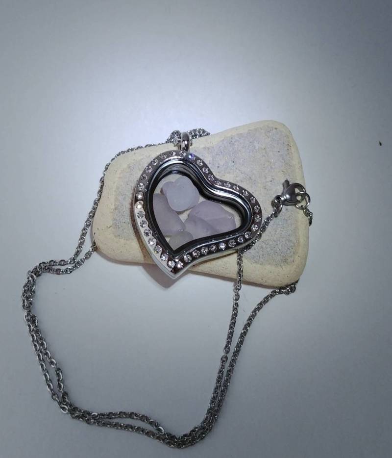 Herz-Förmige Rhinestone-Edelstahl-Medaillon Gefüllt Mit Hellrosa Echtem Strand-Glas-Seeglas Edelstahl-Halskette von ShorelineSecrets
