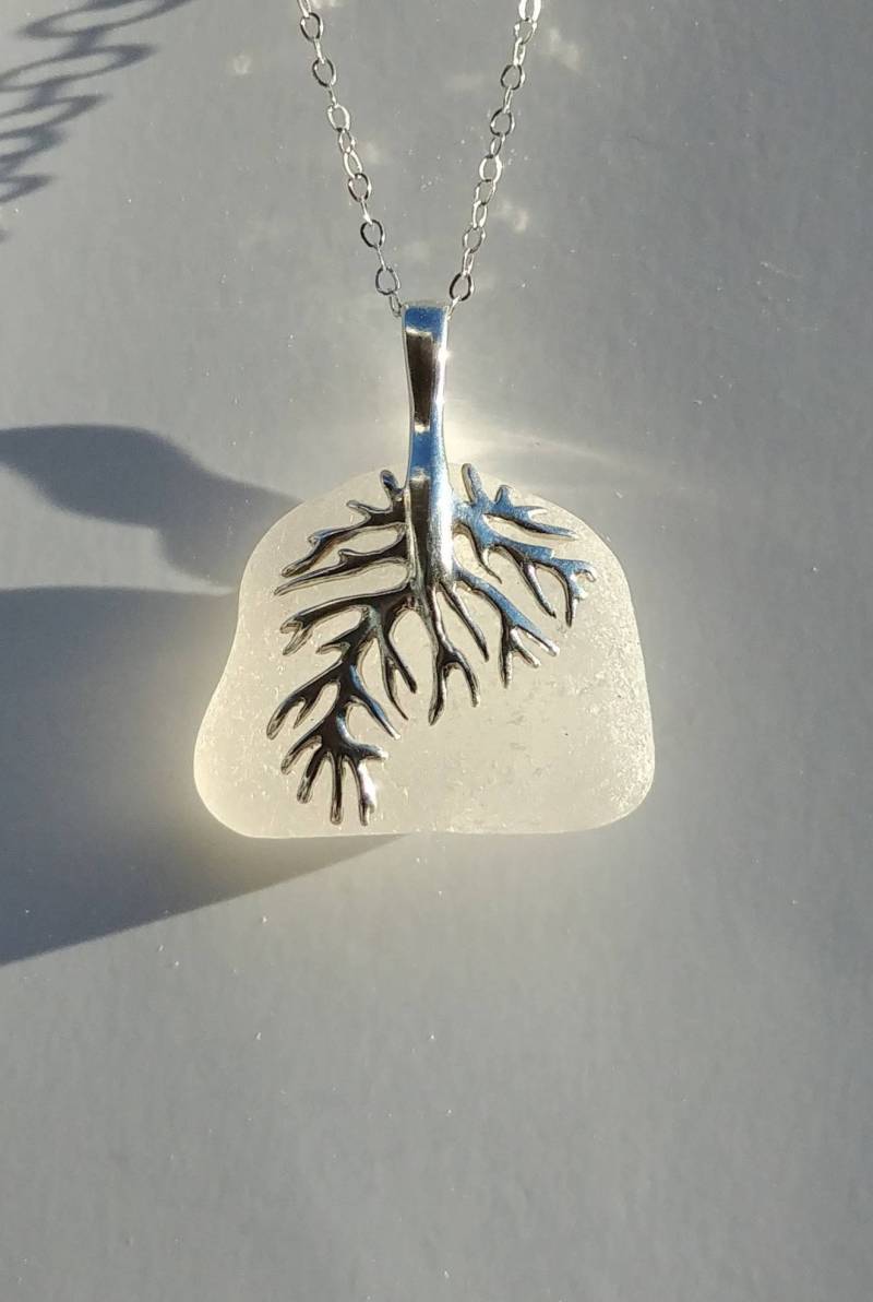 Matt Echte Weiße Chunky Strand Glas Seeglas Anhänger Mit Sterling Silber Zweig Pinch Bail Auf Schlange Typ Halskette Matt Echte Weiße Chunky Strand Glas Seeglas Anhänger Mit Sterling Silber Zweig Pinch Bail Auf Schlange Typ Halskette von ShorelineSecrets