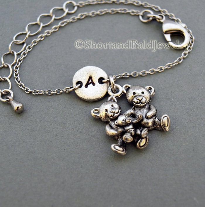 Armband Teddybär Familie, Drei Bären, Antik Silber, Initial Armband, Freundschaft, Mütter, Verstellbar, Monogramm von ShortandBaldJewelry