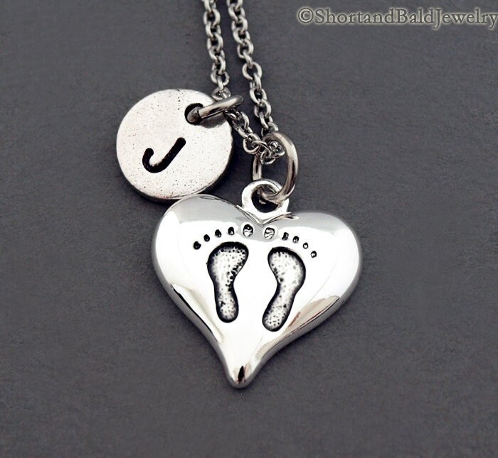 Baby Feet Herz Charme Halskette, Füße Drucken, Erste Hand Gestempelt, Personalisiert, Antik Silber, Monogramm von ShortandBaldJewelry