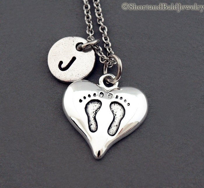 Baby Feet Herz Charme Halskette, Füße Drucken, Erste Hand Gestempelt, Personalisiert, Antik Silber, Monogramm von ShortandBaldJewelry