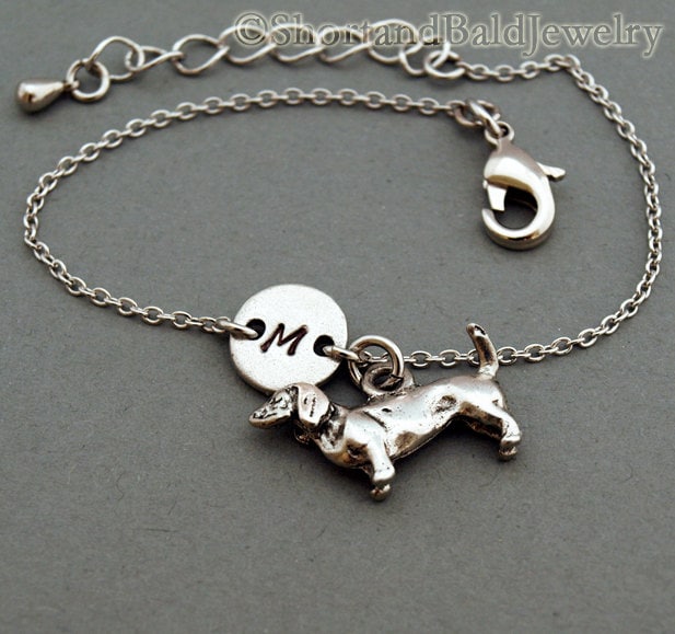 Daschund Bettelarmband, Dackel, Doxie, Antik Silber, Initial Armband, Freundschaft, Mütter, Verstellbar, Monogramm von ShortandBaldJewelry