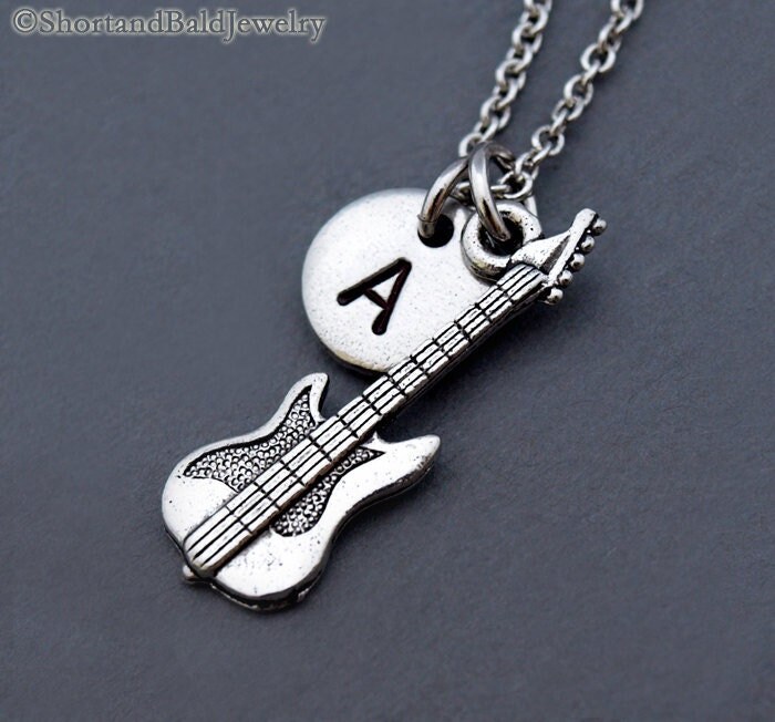 E-Gitarre Halskette, Charme, Rock Gitarre, Initial Erste Hand Gestempelt, Personalisiert, Antik Silber, Monogramm von ShortandBaldJewelry