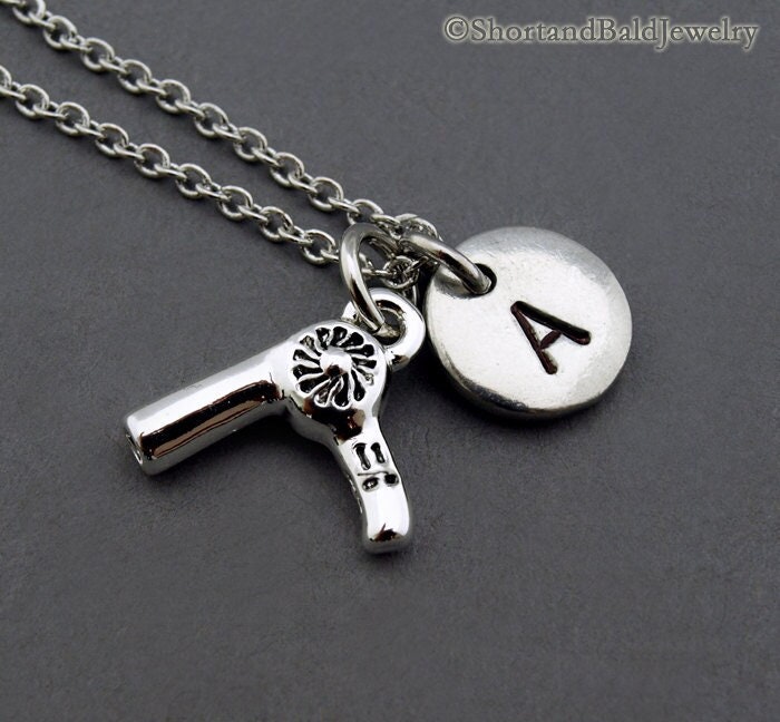 Fön Halskette, Fön, Kosmetikerin Friseur, Hairstylist, Erste Personalisiert, Monogramm von ShortandBaldJewelry