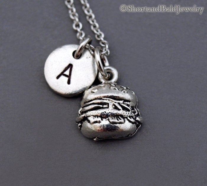 Hamburger Halskette, Burger Silber Charm, Essen Antik Silber, Initial Personalisiert, Monogramm von ShortandBaldJewelry