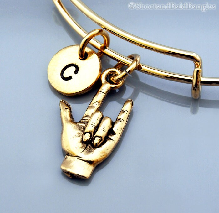 I Love You Sign Language, Asl You, Gold Armreif, Erweiterbarer Personalisiertes Armband, Charm Monogramm, Initial Armband von ShortandBaldJewelry