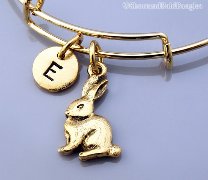 Kaninchen Armreif, Hase, Osterhase, Gold Hase Armband, Erweiterbar Personalisiertes Initial Armband von ShortandBaldJewelry