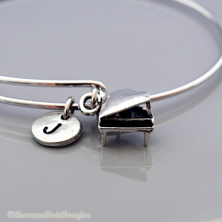 Klavier Armreif, Armband, Flügel Charme, Musik, Musiker, Pianist Erweiterbar Charm Monogramm, Initiale Armband von ShortandBaldJewelry
