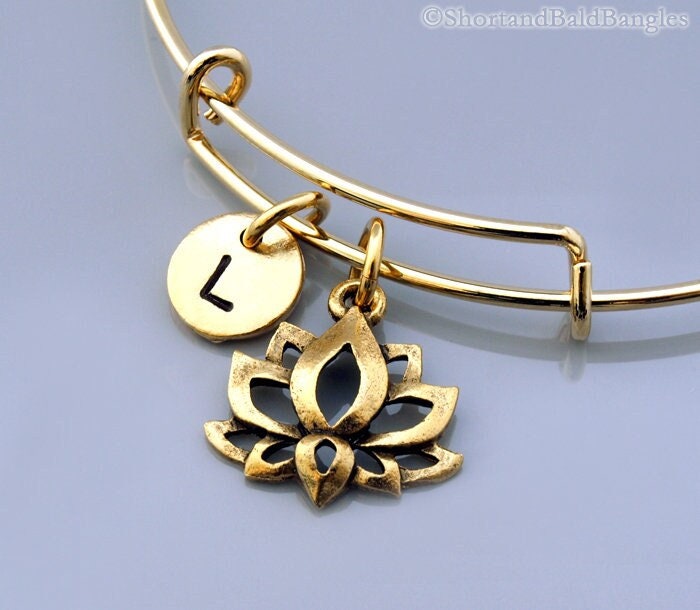 Lotusblüte Armreif, Lotusblüten Lotusblüte Wasser Lilie, Gold Lotus Armband, Erweiterbarer Monogramm, Initial Armband von ShortandBaldJewelry