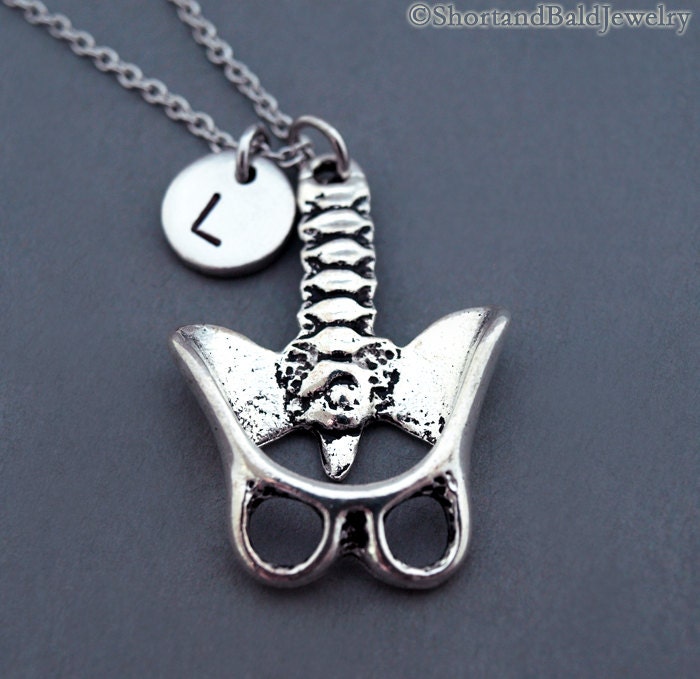 Menschliche Wirbelsäule Becken Halskette, Menschliche Charme, Anatomie Steampunk, Steam Punk, Ursprüngliche Monogramm von ShortandBaldJewelry