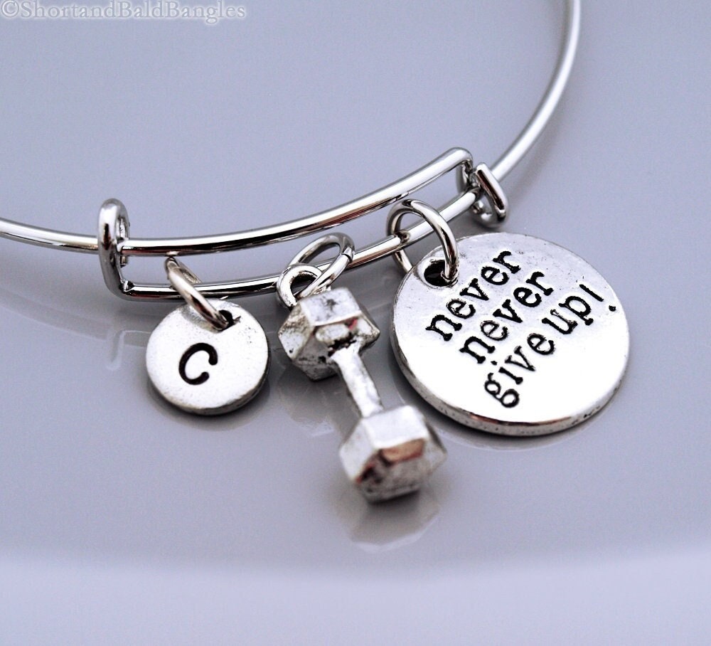 Never Never Give Up Hantel Armreif, Armband, Gewichtheben, Übung, Fitness, Charme, Monogramm, Initial Armband Never Never Give Up Hantel Armreif, Armband, Gewichtheben, Übung, Fitness, Charme, Monogramm, Initial Armband von ShortandBaldJewelry