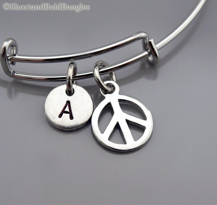 Friedenszeichen-Armband, Friedenssymbol-Armband, Silberner Frieden, Erweiterbarer Armreif, Personalisiertes Armband, Bettelarmband, Monogramm von ShortandBaldJewelry