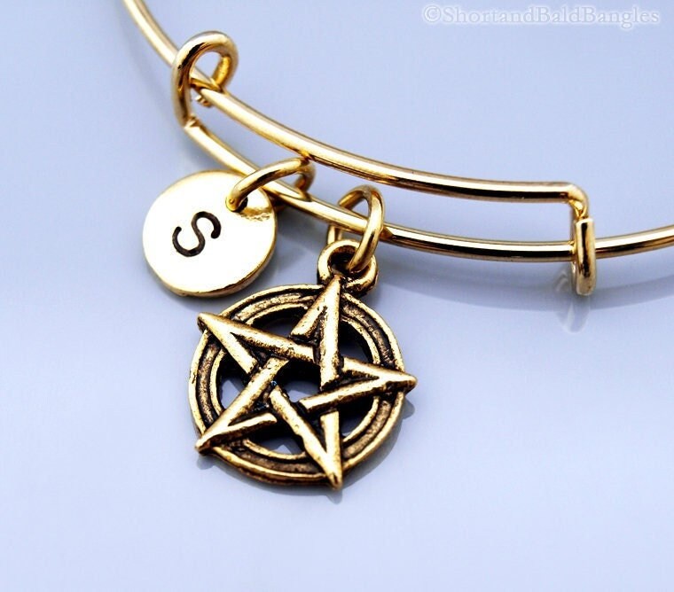 Pentagramm Armreif, Pentangle, Stern Pentagon, Gold Charm Erweiterbar Personalisiertes Armband, Monogramm von ShortandBaldJewelry