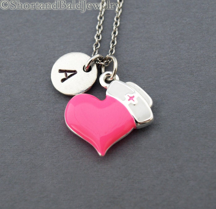 Pink Herz Halskette, Krankenschwester Hut Gebetsherz, Erste Personalisiert, Antikes Silber, Monogramm von ShortandBaldJewelry