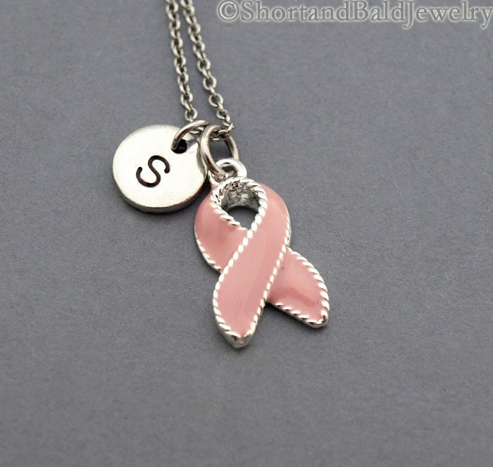 Rosa Bandcharme Halskette, Bewusstseinsbandhalskette, Brustkrebsbewusstsein, Bewusstseinsbandcharme, Personalisiert, Monogramm von ShortandBaldJewelry