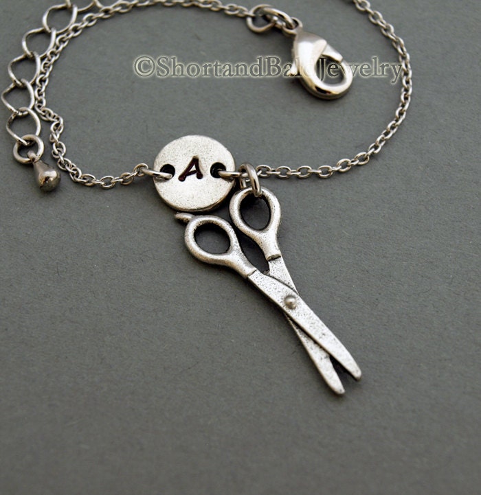 Schere Bettelarmband, Antik Silber, Initial Armband, Freundschaft, Mütter, Verstellbar, Monogramm von ShortandBaldJewelry