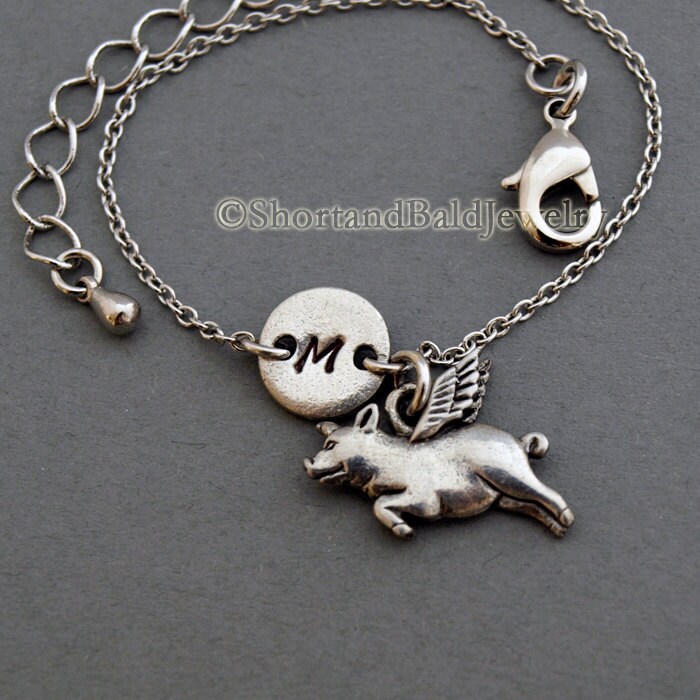 Schwein Mit Flügeln Bettelarmband, Fliegendes Schwein, Antik Silber, Initial Armband, Freundschaft, Mütter, Verstellbar, Monogramm von ShortandBaldJewelry
