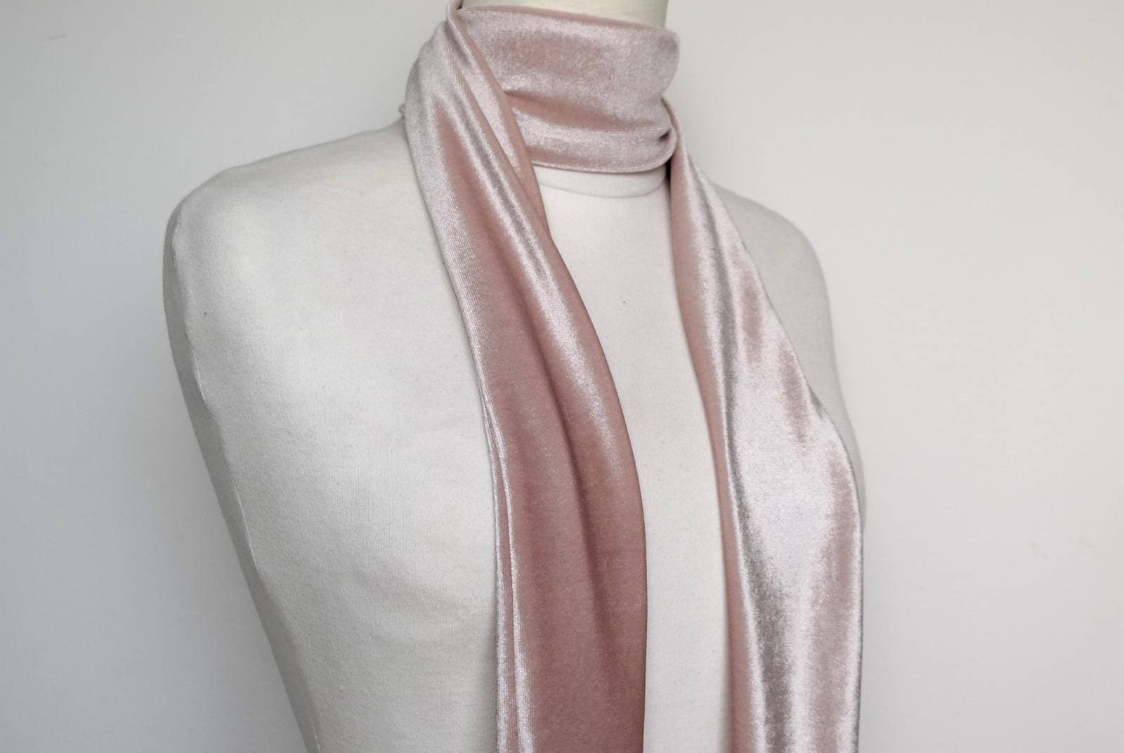 Blush Pink Samtschal, Schmaler Schal Samt, Schal Stirnband, Dünner Schal, Damen Krawatte, Hals Turban, Herbst Geschenk von ShoshkaBoutique