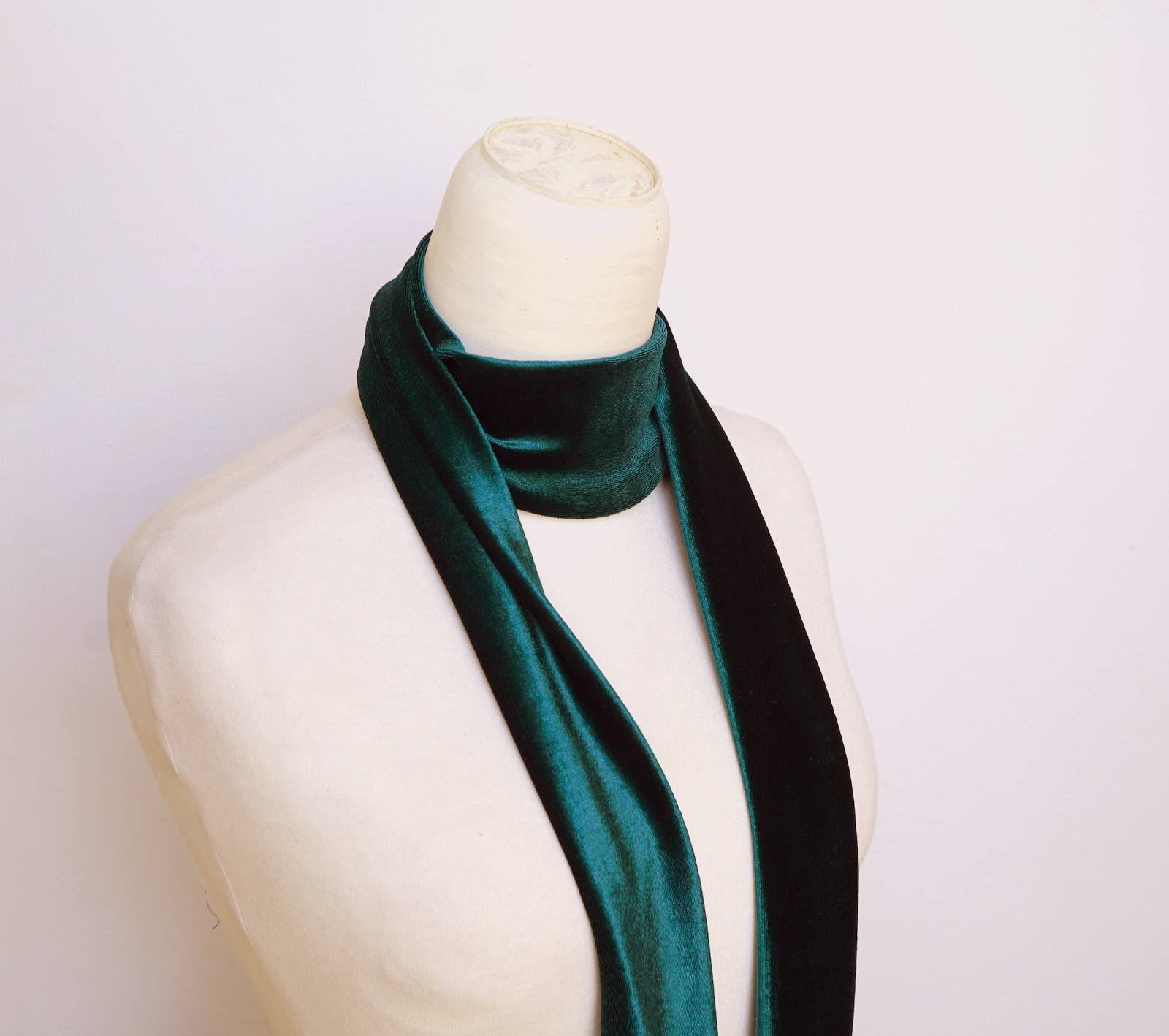 Grüner Samt Schal, Schmaler Schal Samt, Stirnband, Dünner Damen Krawatte, Hals Turban, Herbst Geschenk Grüner Samt Schal, Schmaler Schal Samt, Stirnband, Dünner Damen Krawatte, Hals Turban, Herbst Geschenk von ShoshkaBoutique