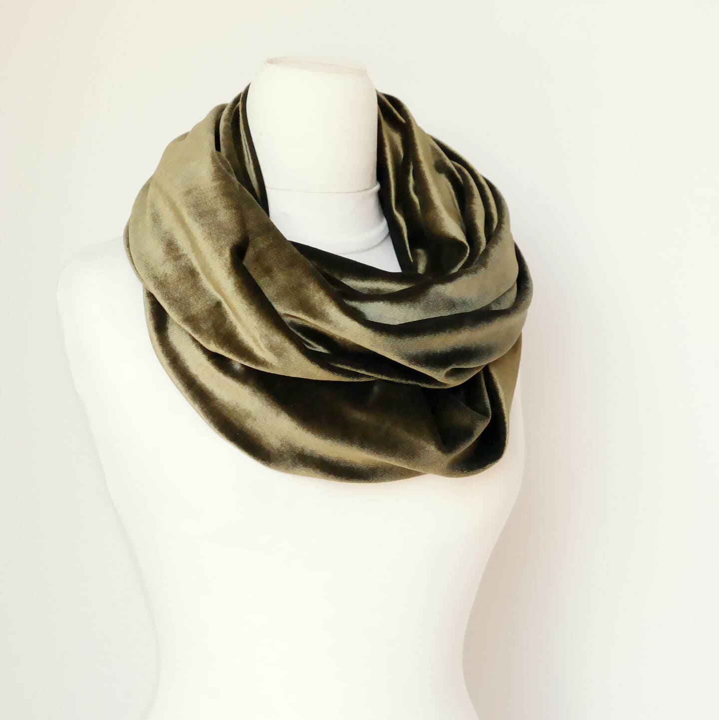 Olivgrüner Schal, Samtschal, Herbstgeschenkschal, Frauenschal, Schal Für Erwachsene, Kreisschal, Winterschal von ShoshkaBoutique