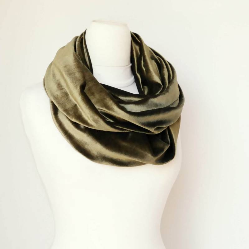 Olivgrüner Schal, Samtschal, Herbstgeschenkschal, Frauenschal, Schal Für Erwachsene, Kreisschal, Winterschal Olivgrüner Schal, Samtschal, Herbstgeschenkschal, Frauenschal, Schal Für Erwachsene, Kreisschal, Winterschal von ShoshkaBoutique