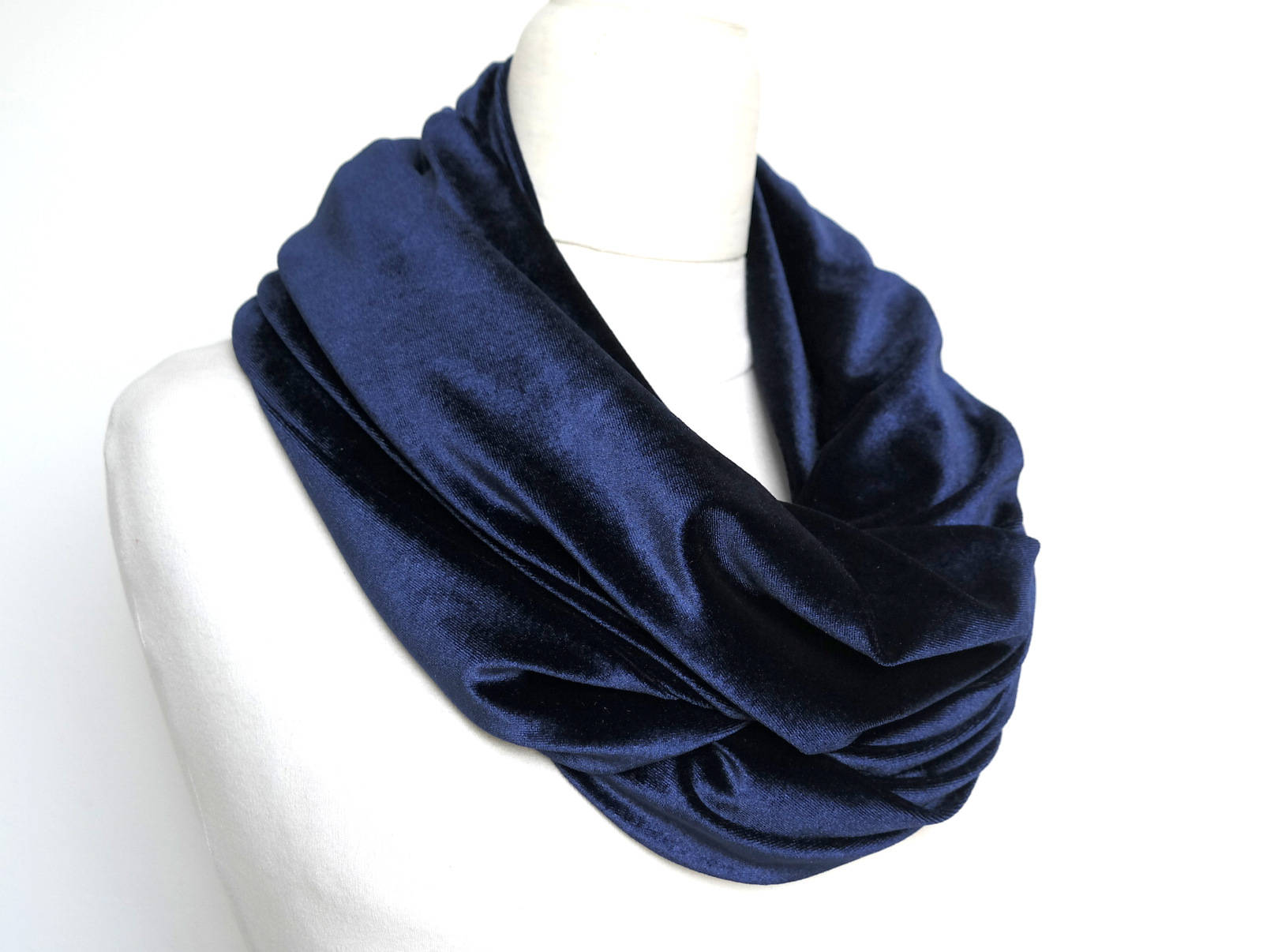 Samtschal, Blauer Unendlichkeitsschal, Frauenschal, Erwachsenenschal, Kreisschal, Winterschal, Herbstgeschenkschal von ShoshkaBoutique