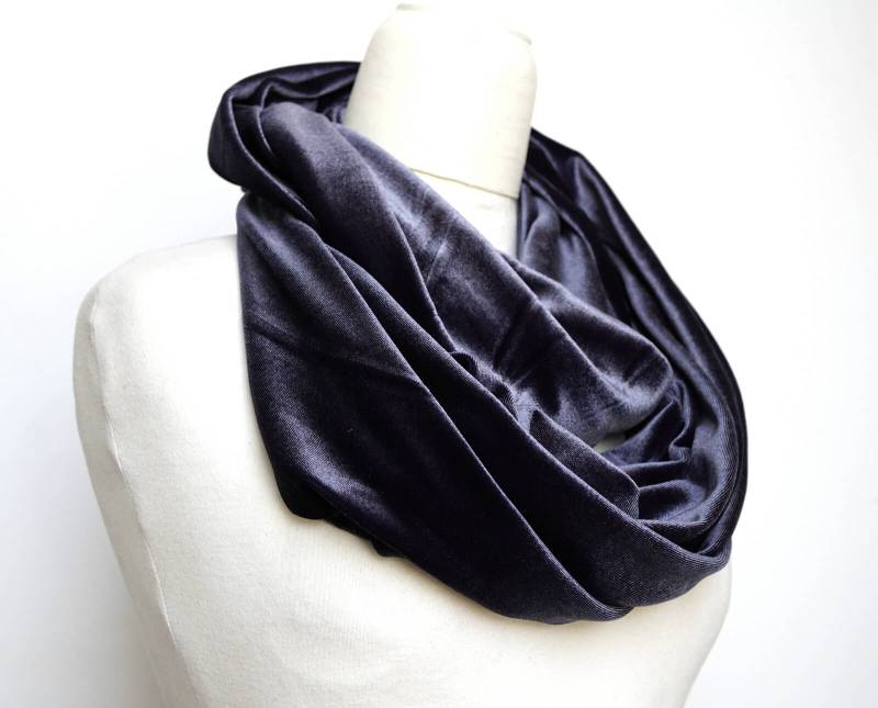 Samtschal, Grau Frauenschal, Herbst Geschenk Schal, Kreis Winter Samt Jersey Strickschal Samtschal, Grau Frauenschal, Herbst Geschenk Schal, Kreis Winter Samt Jersey Strickschal von ShoshkaBoutique