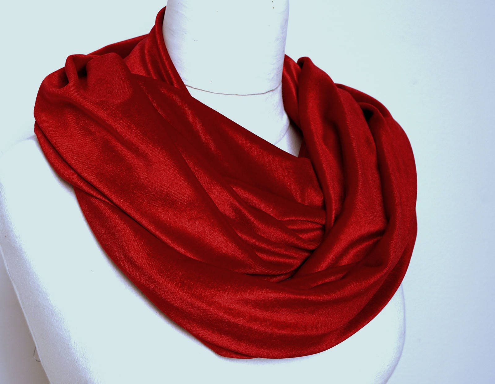 Samtschal, Roter Samt-Unendlichkeitsschal, Frauenschal, Erwachsener Schal, Kreisschal, Winterschal, Herbstgeschenkschal von ShoshkaBoutique