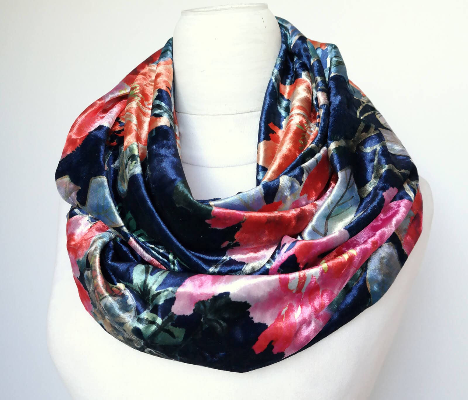 Samtschal, Samt Infinity Blumenschal, Blaue Frauenschal, Erwachsene Schal, Kreis Winter, Jersey Schal Stricken von ShoshkaBoutique