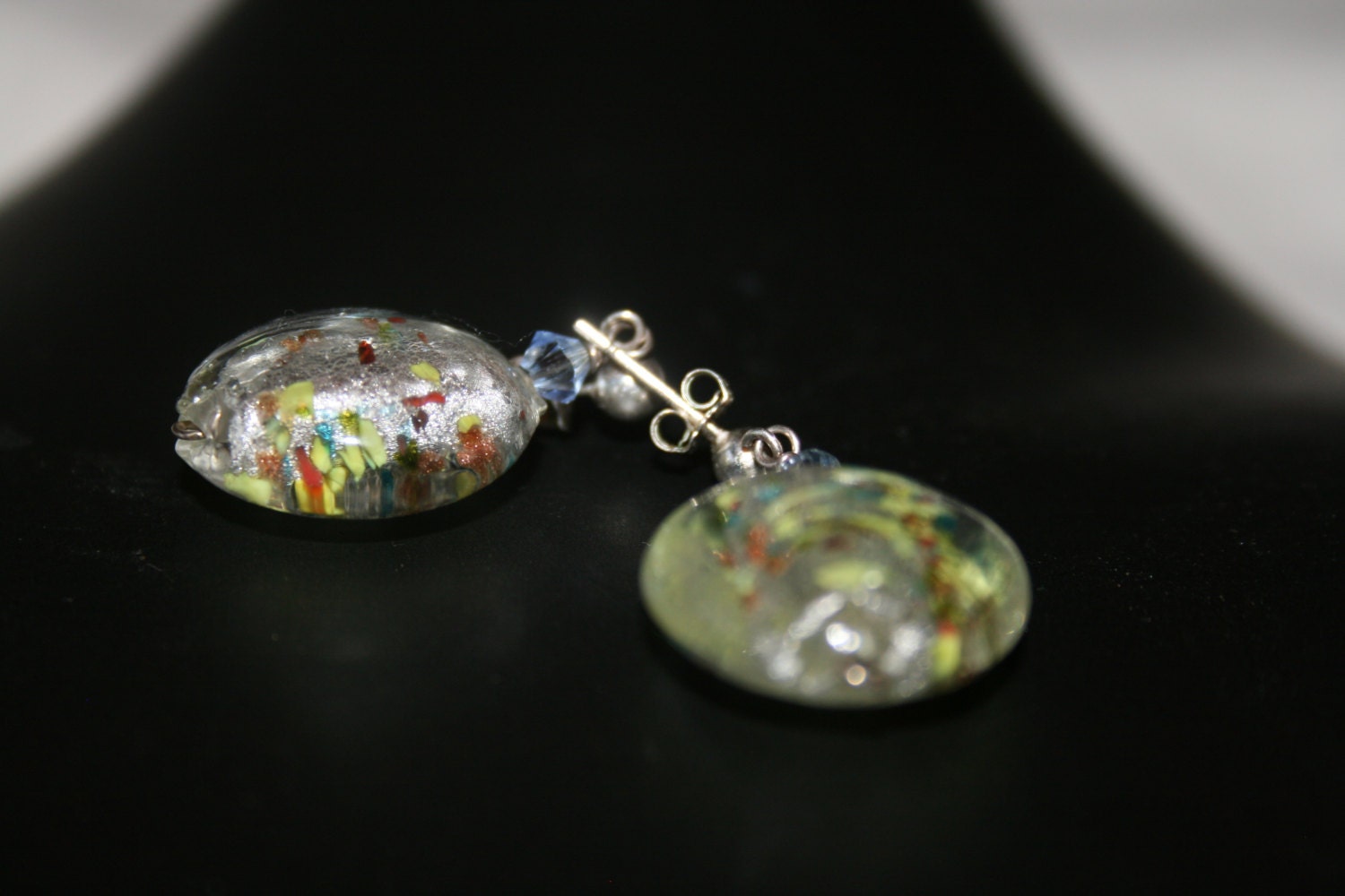 Ohrringe in 925Er Silber Mit Bunten Transparenten Ball Stil Murano, Silberfolie Ohrringe in 925Er Silber Mit Bunten Transparenten Ball Stil Murano, Silberfolie von ShowMeBeautiful