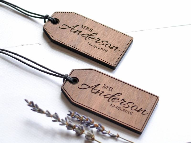 Ein Paar Hölzerne Gepäckanhänger - Flitterwochen-Gepäckanhänger Benutzerdefinierte Mr & Mrs Tags Hochzeitsgeschenke Geschenk Zum 5 von ShowstopperSupplies