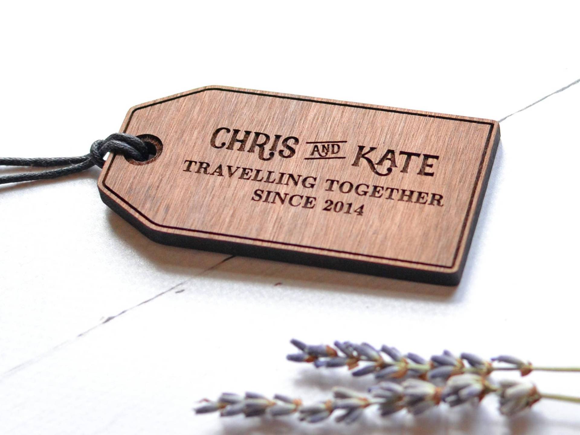 Gepäckanhänger Aus Holz - Geburtstagsgeschenk Hochzeitsgeschenke Fünfter Jahrestag Geschenke Für Reisende Reisegeschenk Personalisierter von ShowstopperSupplies