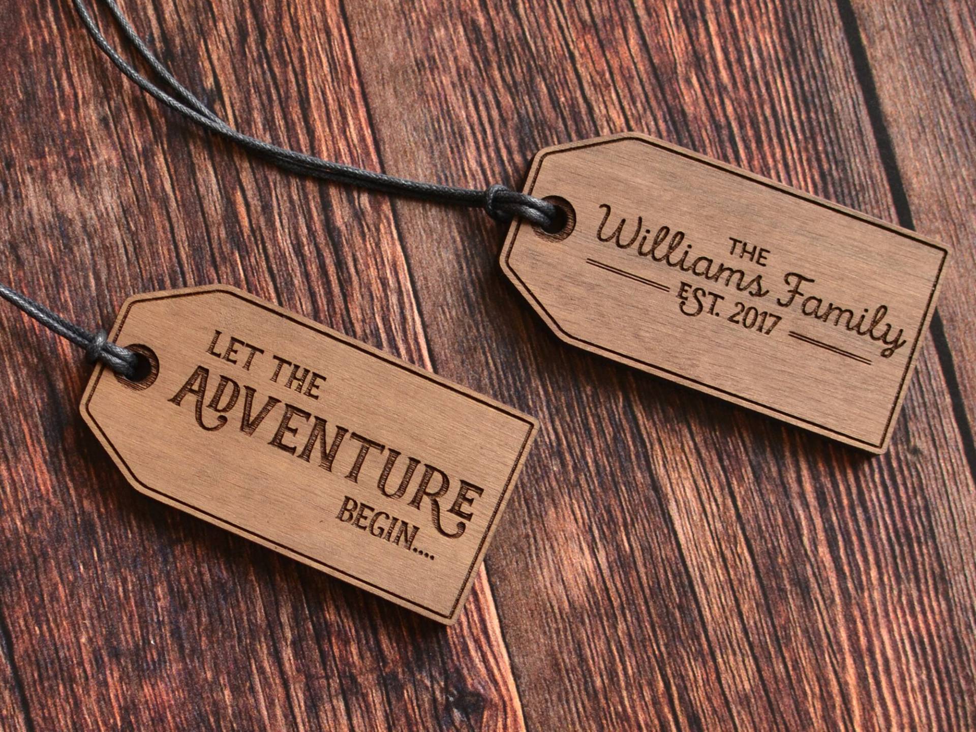Gepäckanhänger Aus Holz - Walnussholz Geschenk Zum Jahrestag Geschenke Für Reisende Hochzeitsgeschenk Des Reisenden von ShowstopperSupplies