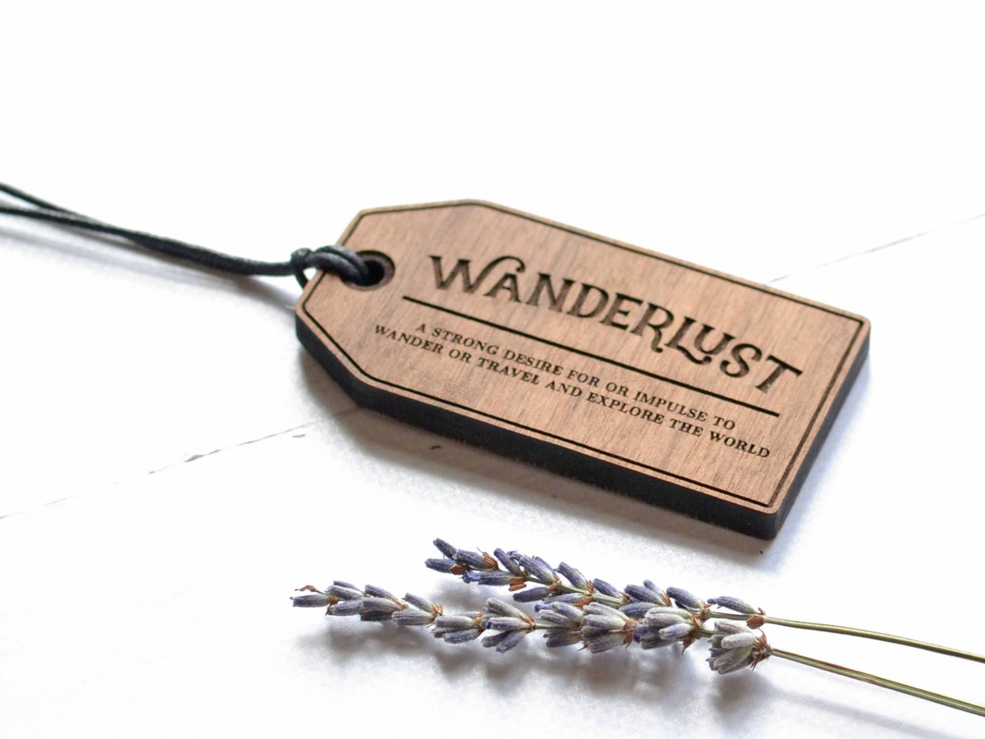 Gepäckanhänger - Wanderlust Aus Holz Geschenke Für Reisende Gap Year Geschenk Hochzeitsgeschenk von ShowstopperSupplies