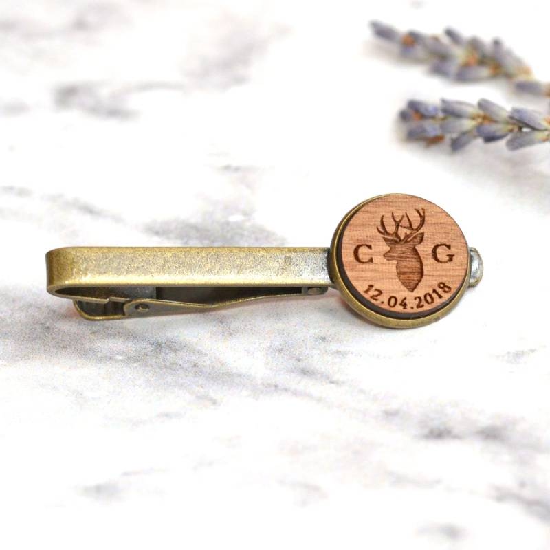 Hirsch Gravierte Initialen Und Datum Krawattenklammer - Personalisierte Hochzeit Bräutigam Groomsmen Geschenk 5 Jahre Jahrestag von ShowstopperSupplies