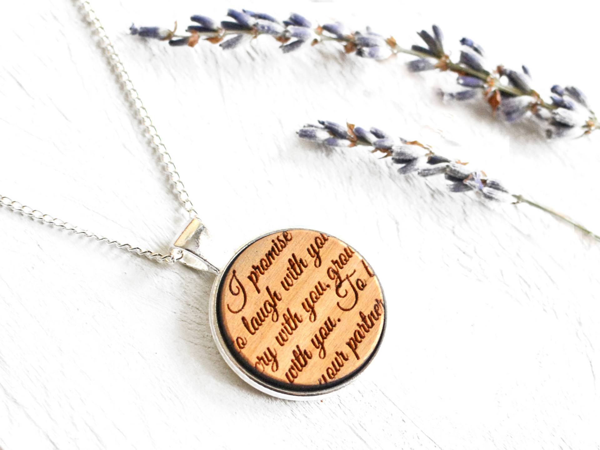 Hochzeit Gelübde Geschenk Halskette Gravur Anhänger Jahrestag Hochzeitsgeschenk Braut - Fünfter Holz Holzhalskette von ShowstopperSupplies