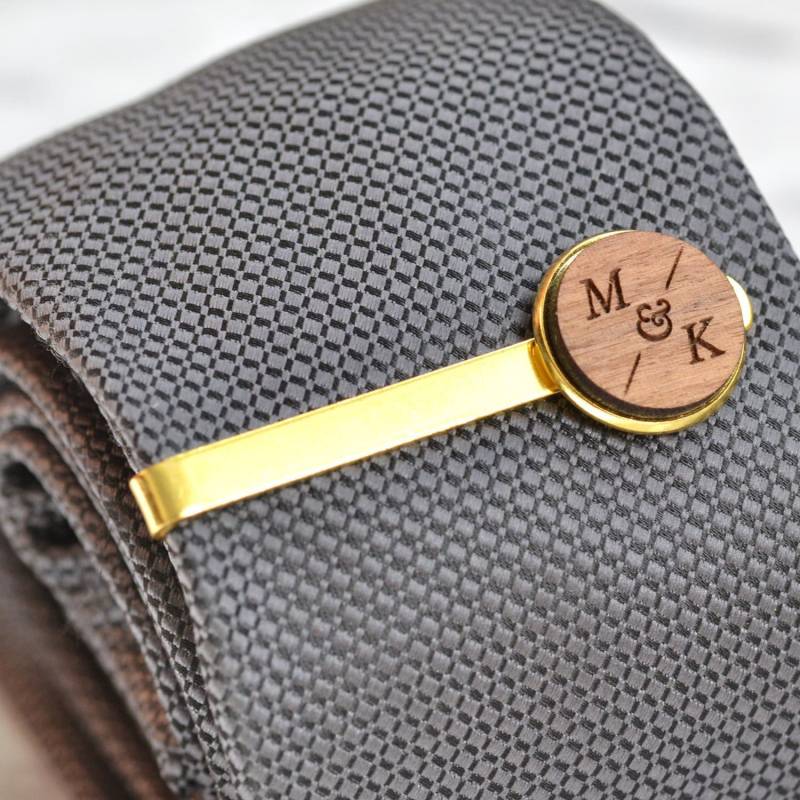 Paare Initialen Personalisierte Krawattenklammer - Geschenk Trauzeugen Geschenke Bräutigam Jahrestag Krawatte Bar von ShowstopperSupplies