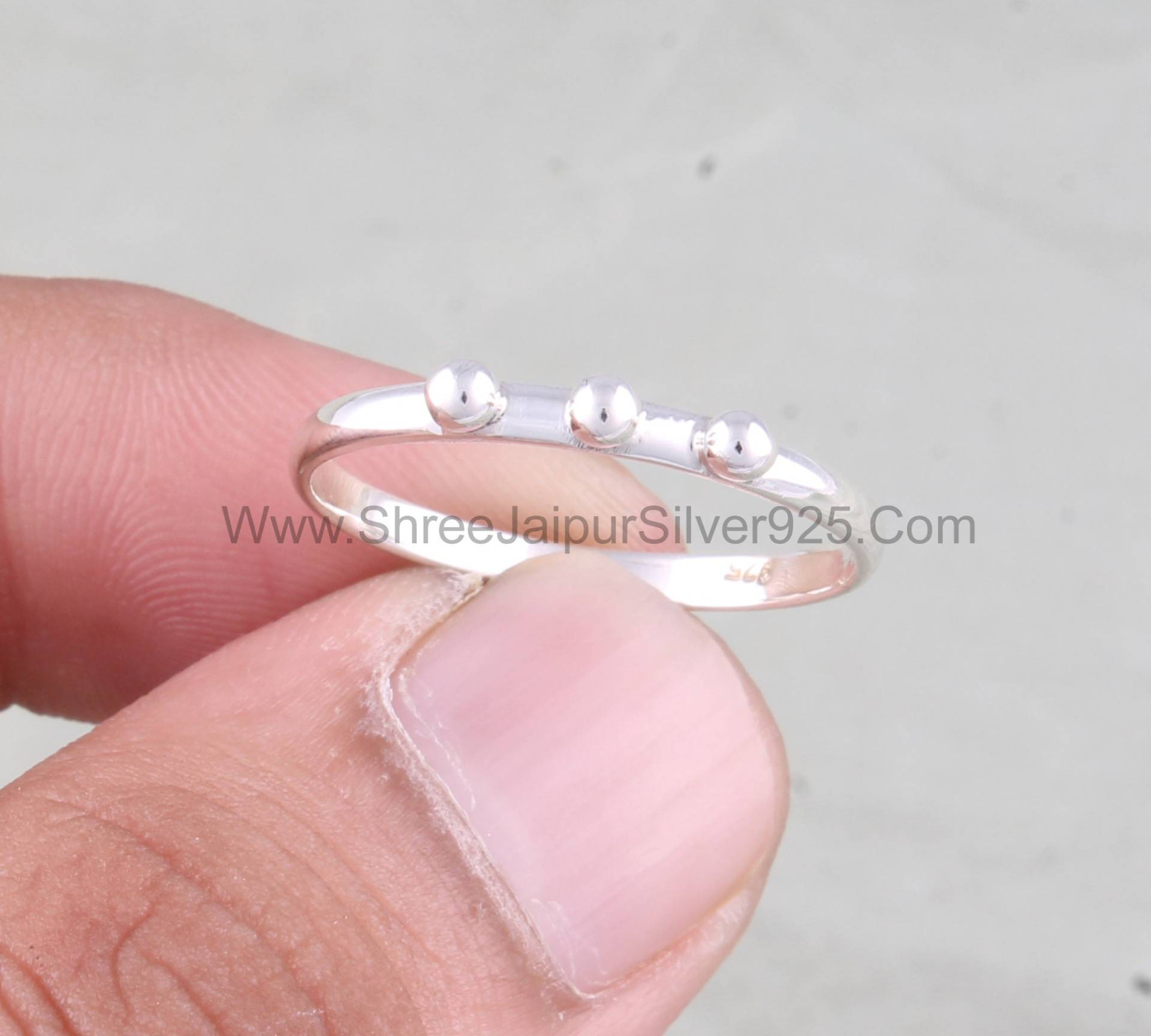Drei Punktierte 925 Sterlingsilber-Bandring Für Frauen, Handgemachter Fester Silberner Designer-Bandring Partei-Abnutzungs-Modering, Daumenring Drei Punktierte 925 Sterlingsilber-Bandring Für Frauen, Handgemachter Fester Silberner Designer-Bandring Partei-Abnutzungs-Modering, Daumenring von ShreeJaipurSilver925